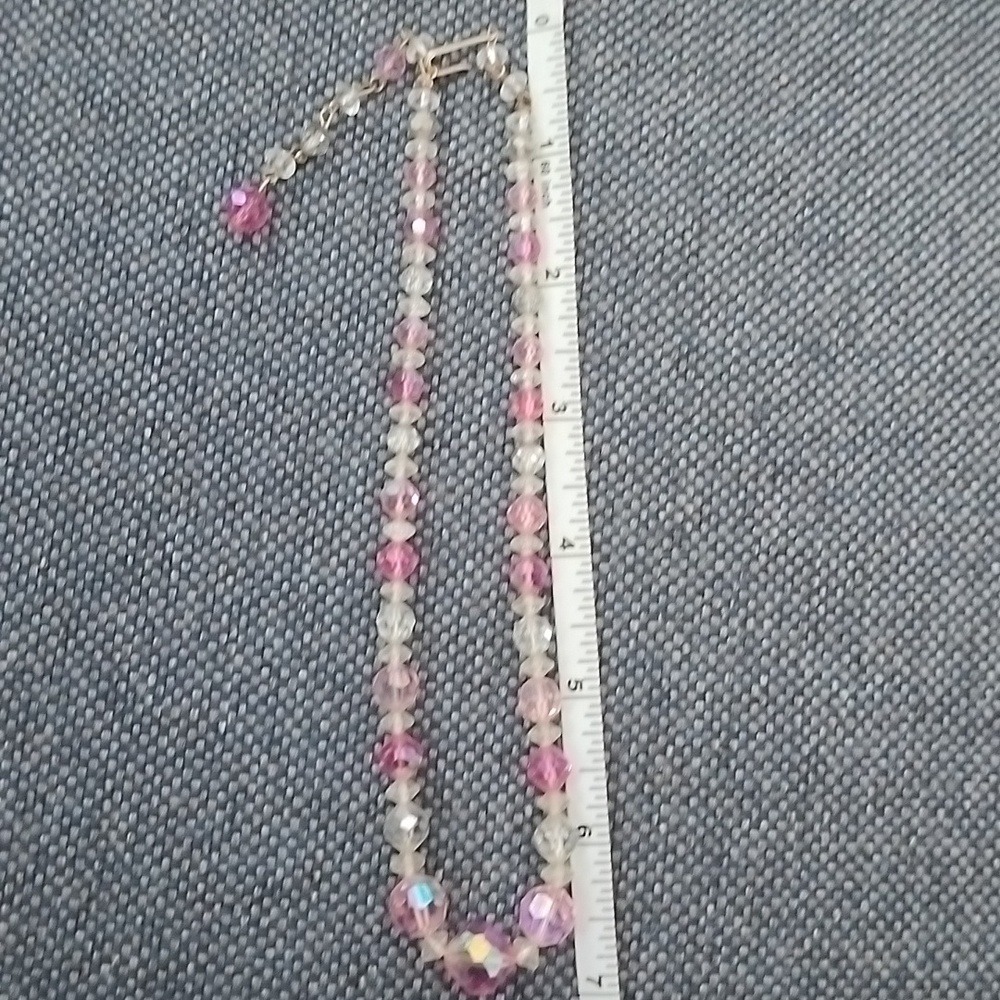 Vtg. Aurora Borealis Pink And White Single Strand Chooker With Gold Tone Clasp - Picture 4 of 5